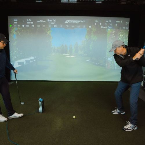 Golfer-swings-at-The-Performance-Center-at-The-Club-at-ArrowCreek