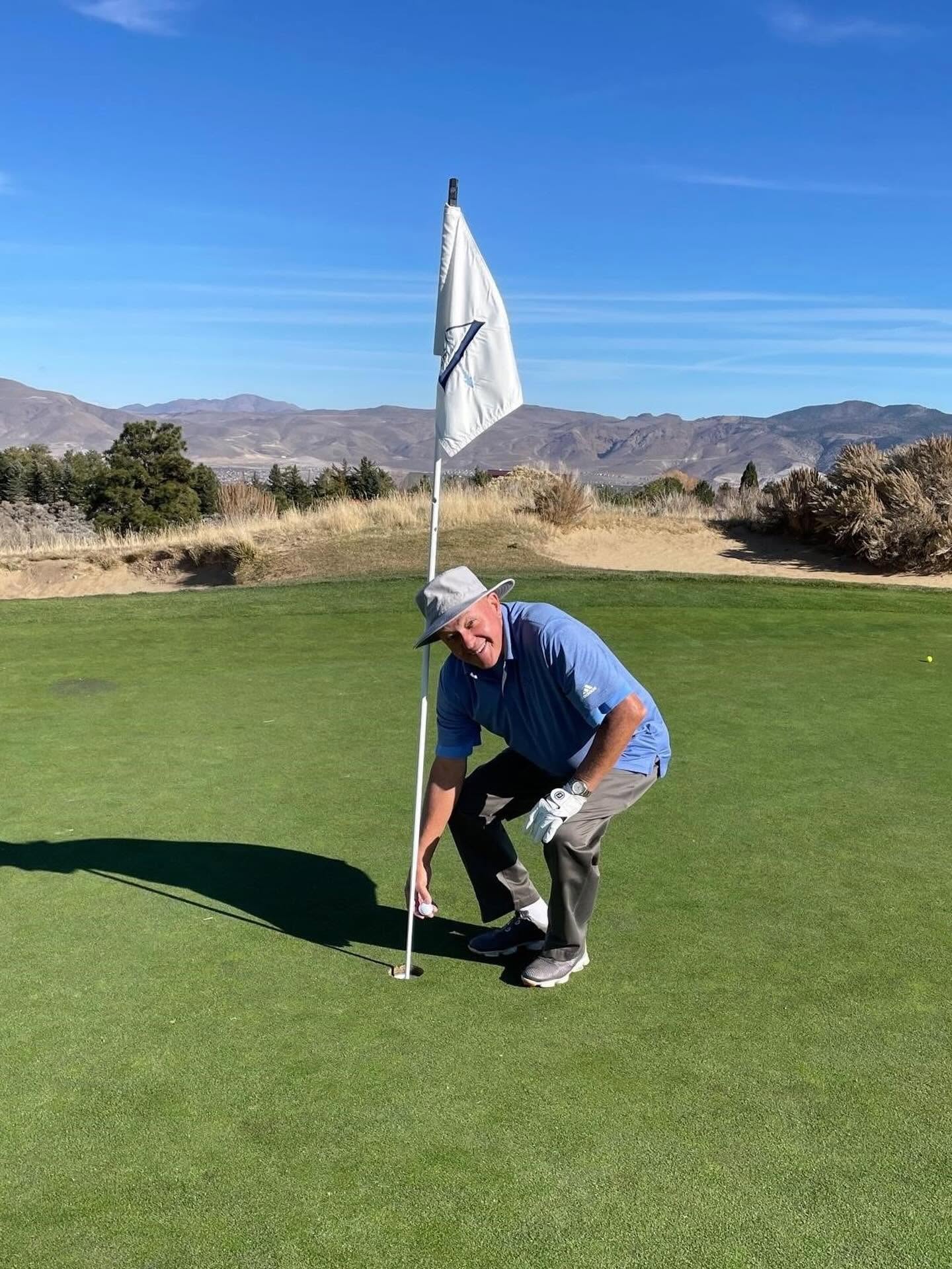 member-receiving-golf-lesson